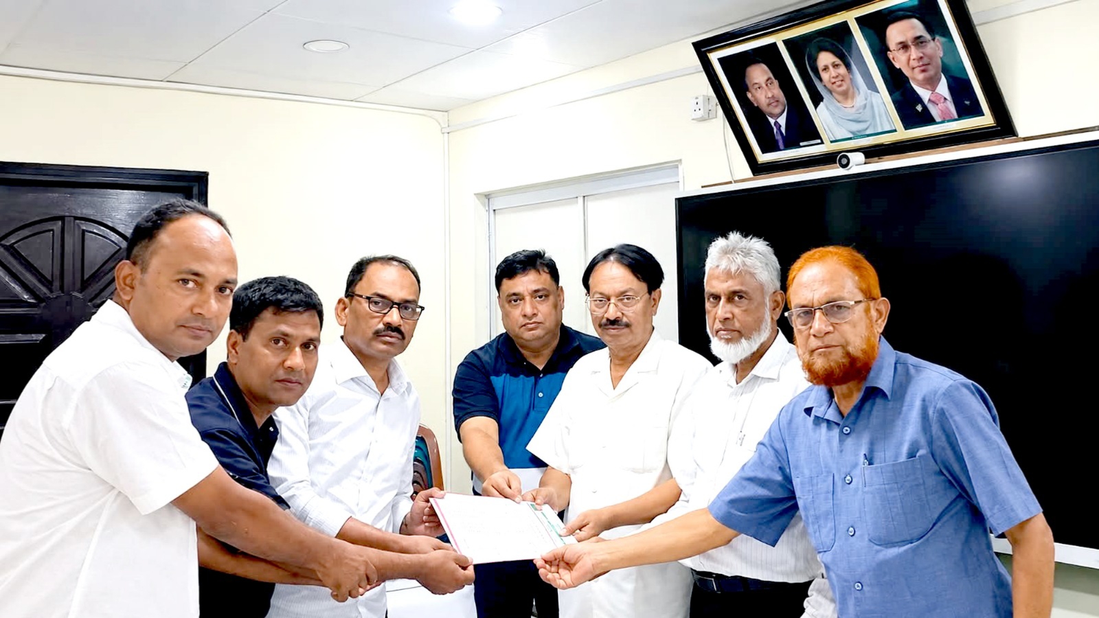 দিনাজপুরে তাঁতী দলের ৮১ সদস্য বিশিষ্ট জেলা ‎ কমিটি অনুমোদন দিয়েছে কেন্দ্রীয় কমিটি