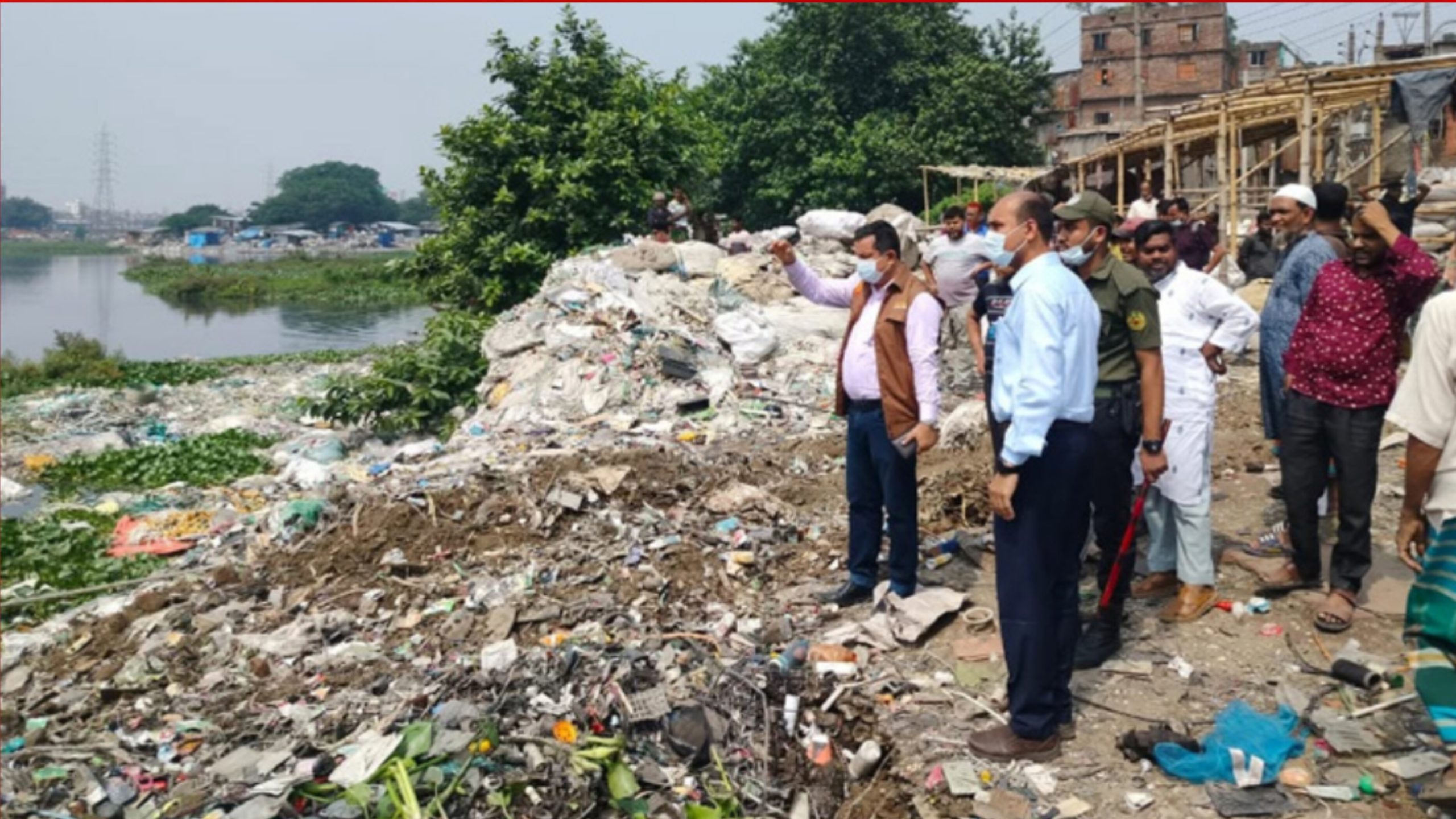 বুড়িগঙ্গার তীরে ১০০ টন বর্জ্য অপসারণ, ৫০টি অবৈধ স্থাপনা উচ্ছেদ