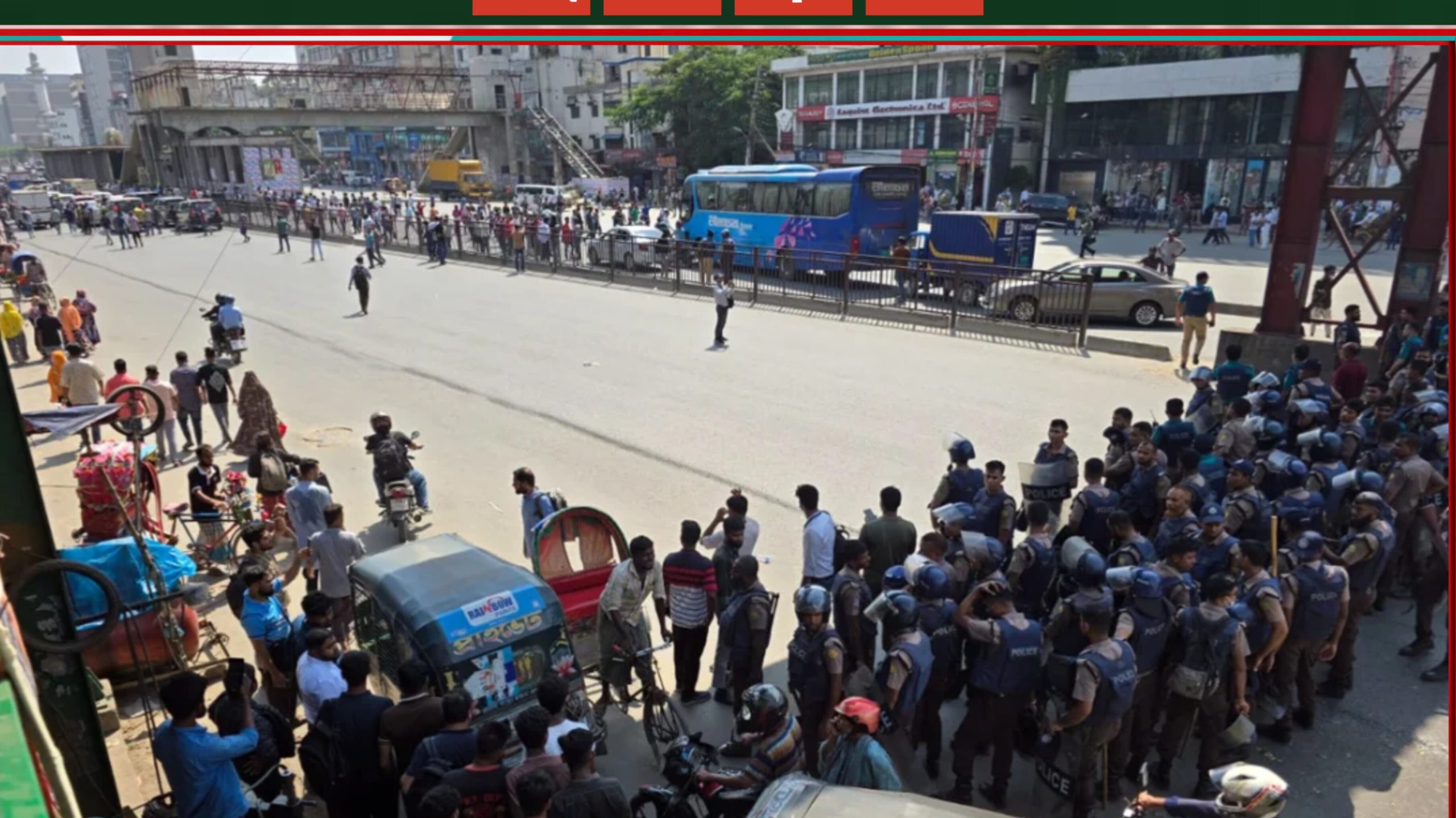 রাজধানীর উত্তরার আজমপুর এলাকায় বেতন বৃদ্ধির দাবিতে সড়ক অবরোধ করে বিক্ষোভ