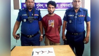 কসবায় ৯ রাউন্ড চায়না গুলিসহ যুবক আটক