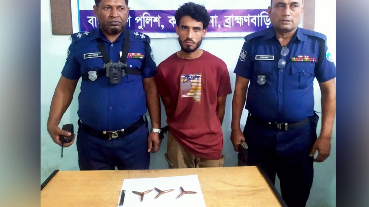 কসবায় ৯ রাউন্ড চায়না গুলিসহ যুবক আটক