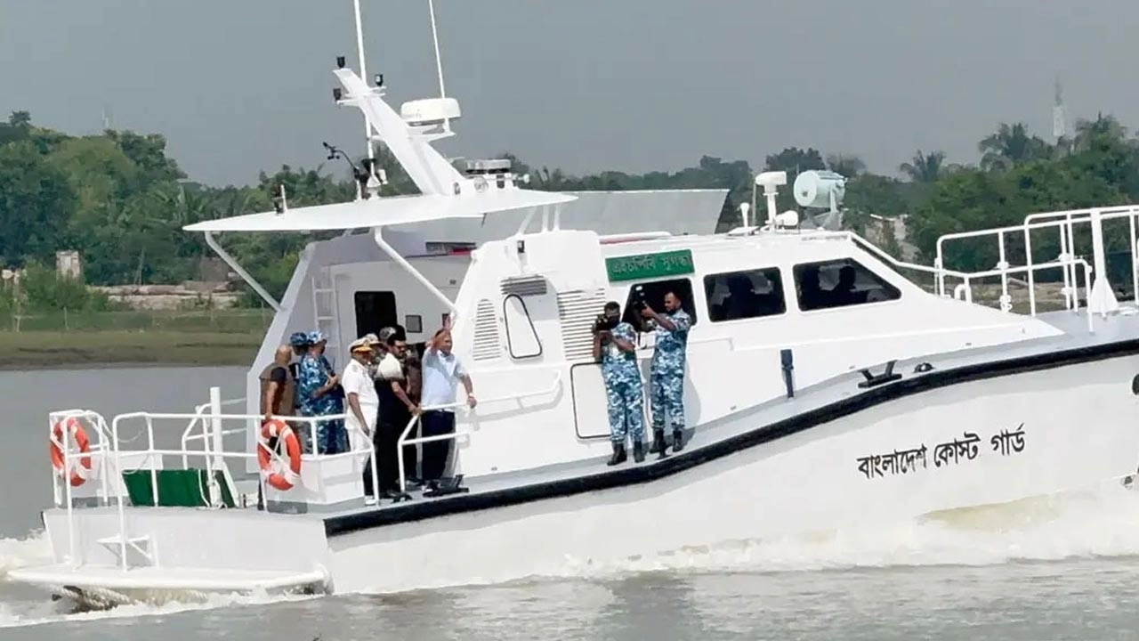 বাগেরহাটের মোংলা নৌঘাঁটিতে পৌঁছেছেন প্রধানমন্ত্রী তারেক রহমান
